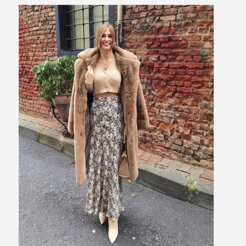 BNWT! ZARA MIDI SKIRT - Picture 7 of 7